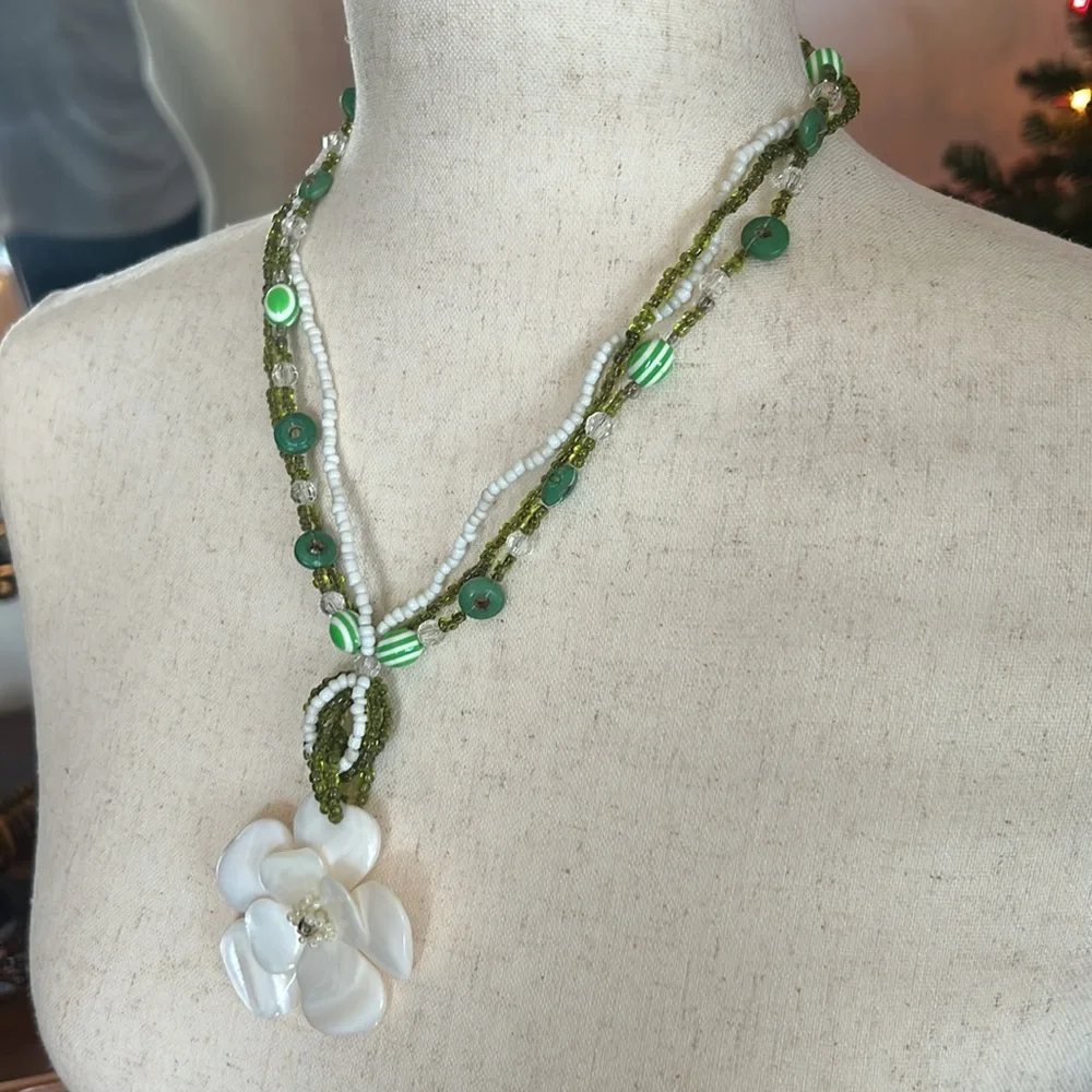 Green Beaded & Mother-of-Pearl Flower Pendant Necklace